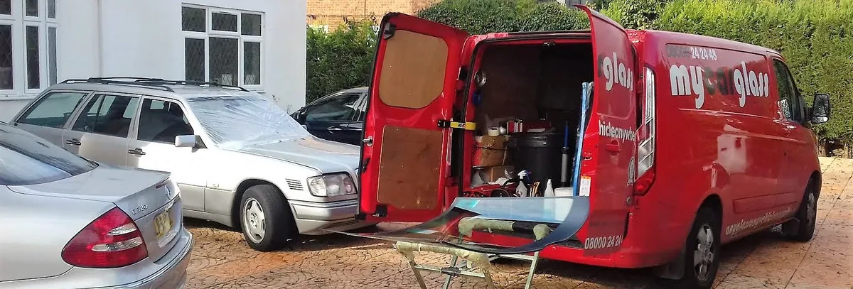 Mercedes E-Class on a street callout for windscreen replacement.