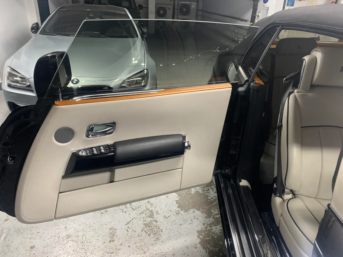 Rolls-Royce Phantom door glass cracked before replacement.